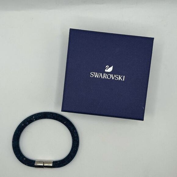 New in box Swarovski stardust bracelet in blue - Picture 4 of 4